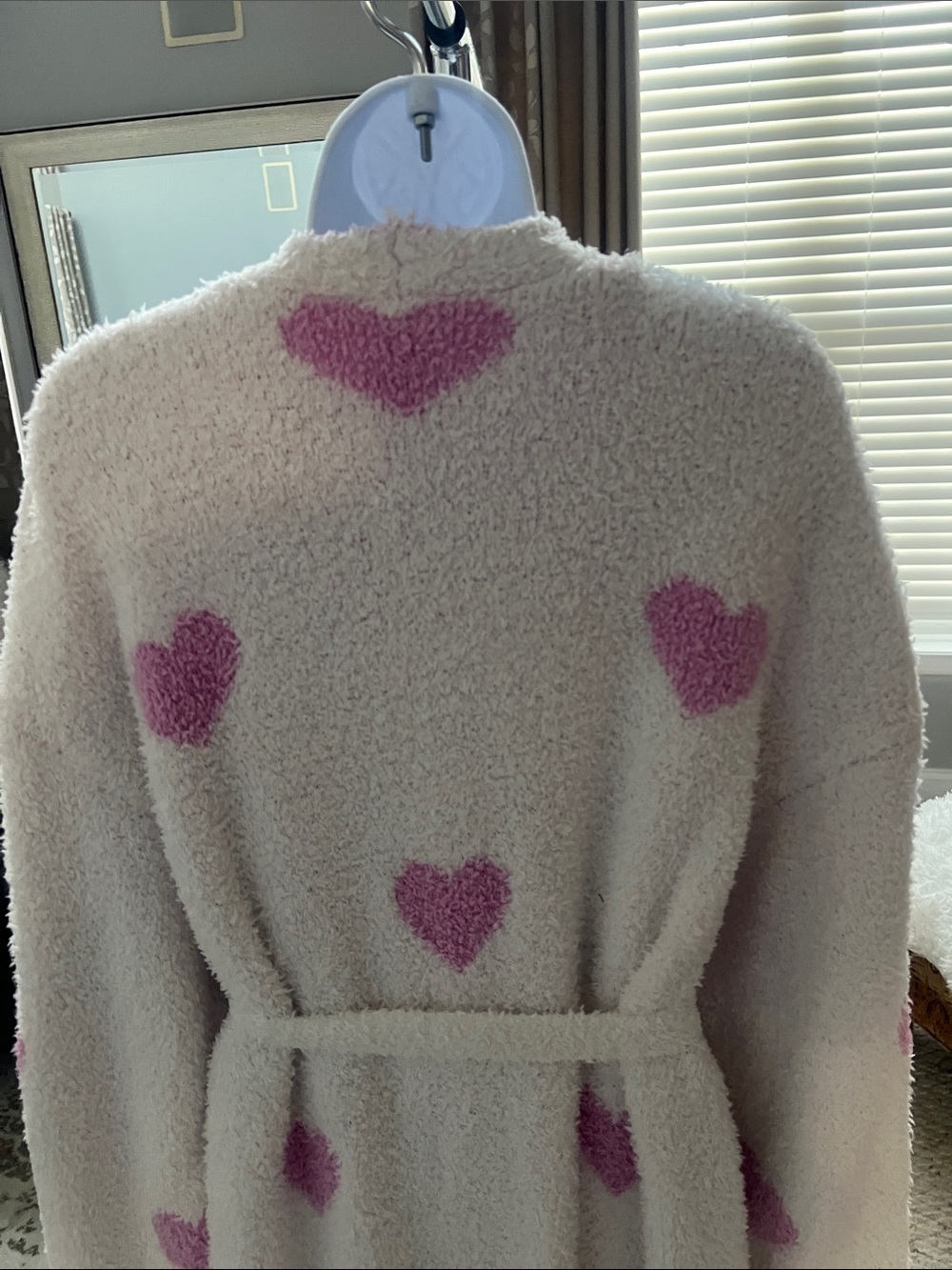 Skims Cozy Heart Plush Robe in Cream with Pink Hearts - Picture 7 of 9
